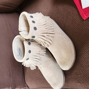 Womens Minnetonka mocassins